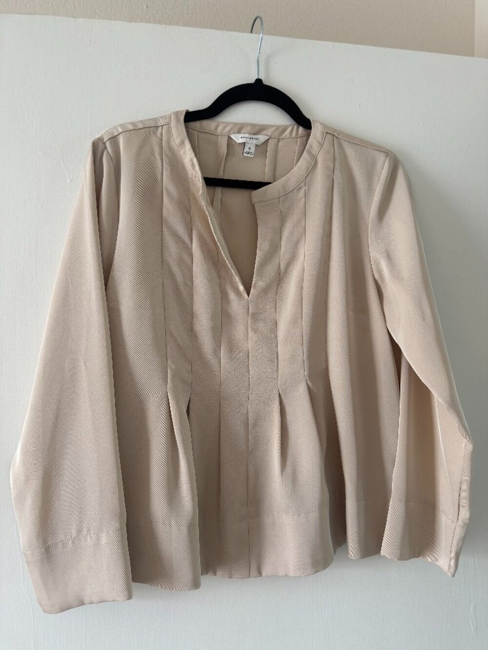 Banana Republic Cream Pleated Blouse – Size S (Elegant Work Top)
